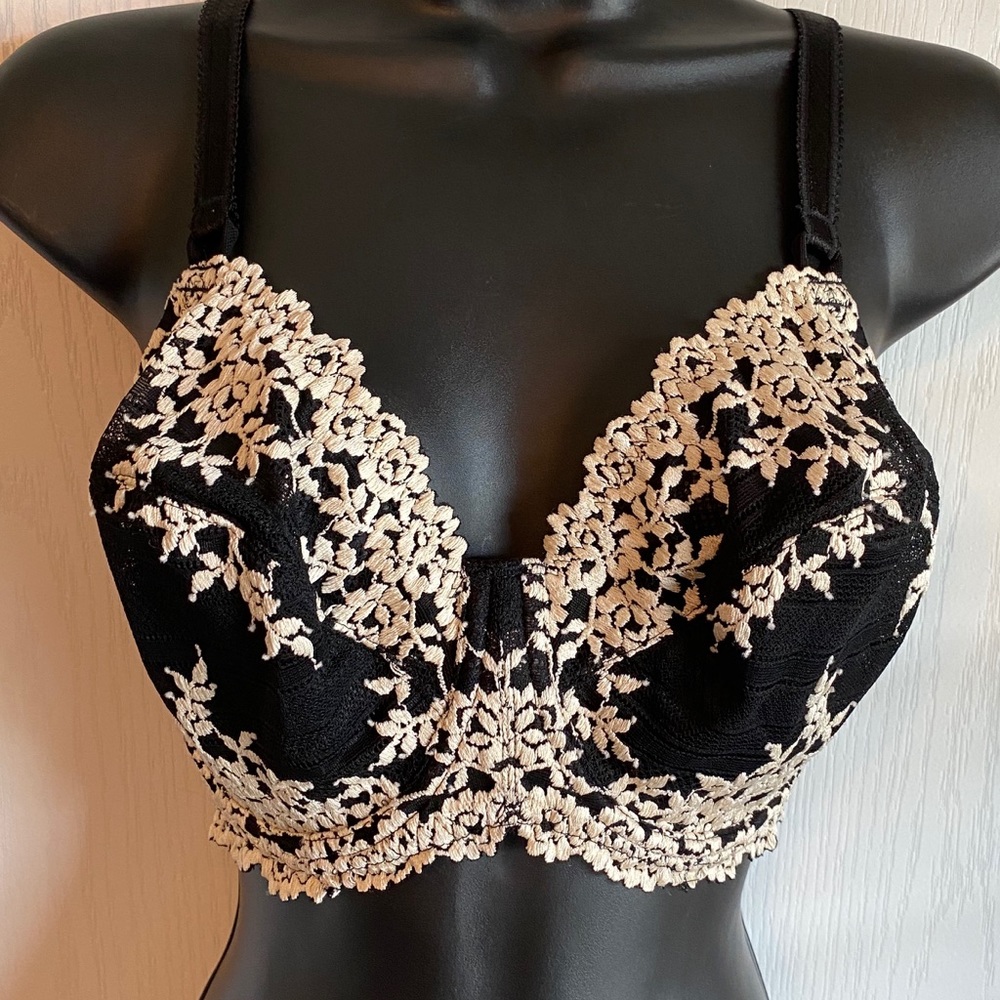 Beautiful black & cream lace bra